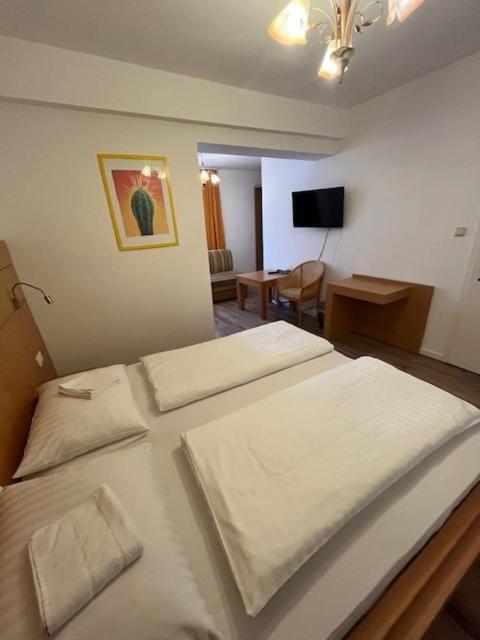 City Hotel Post 14 Braunau am Inn Extérieur photo